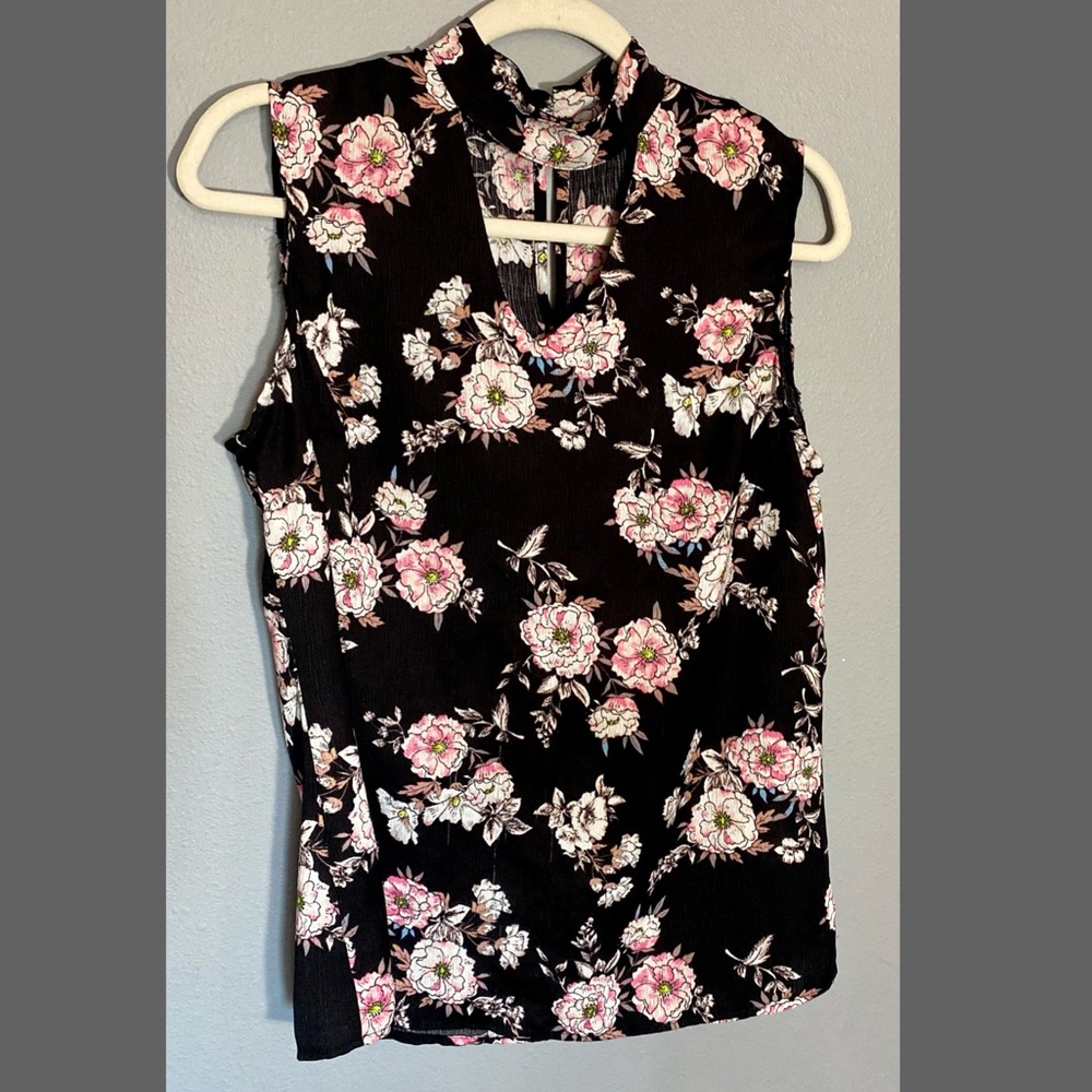 Floral sleeveless blouse